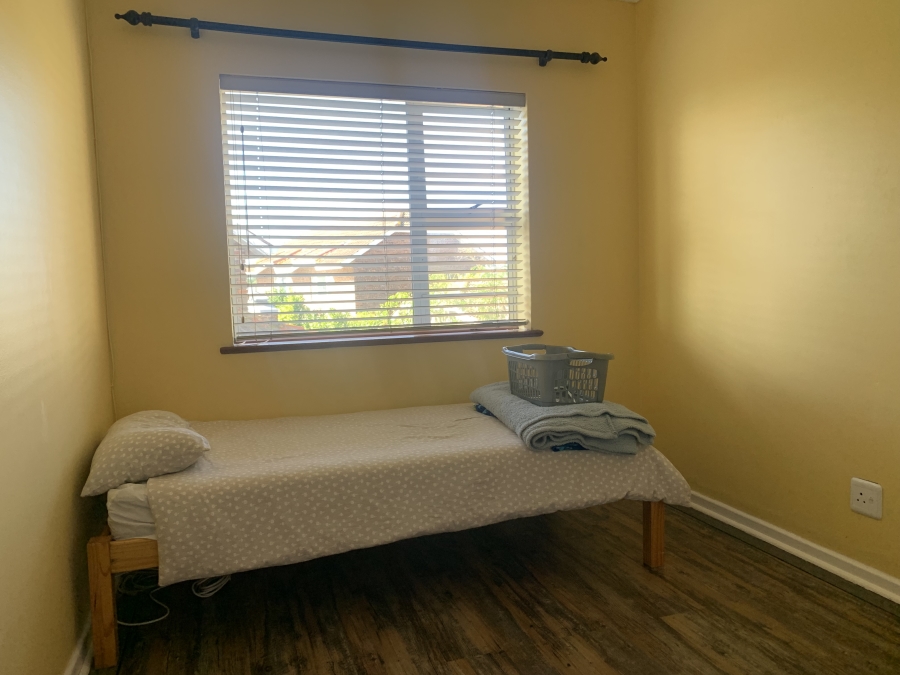 To Let 4 Bedroom Property for Rent in Summerstrand Eastern Cape